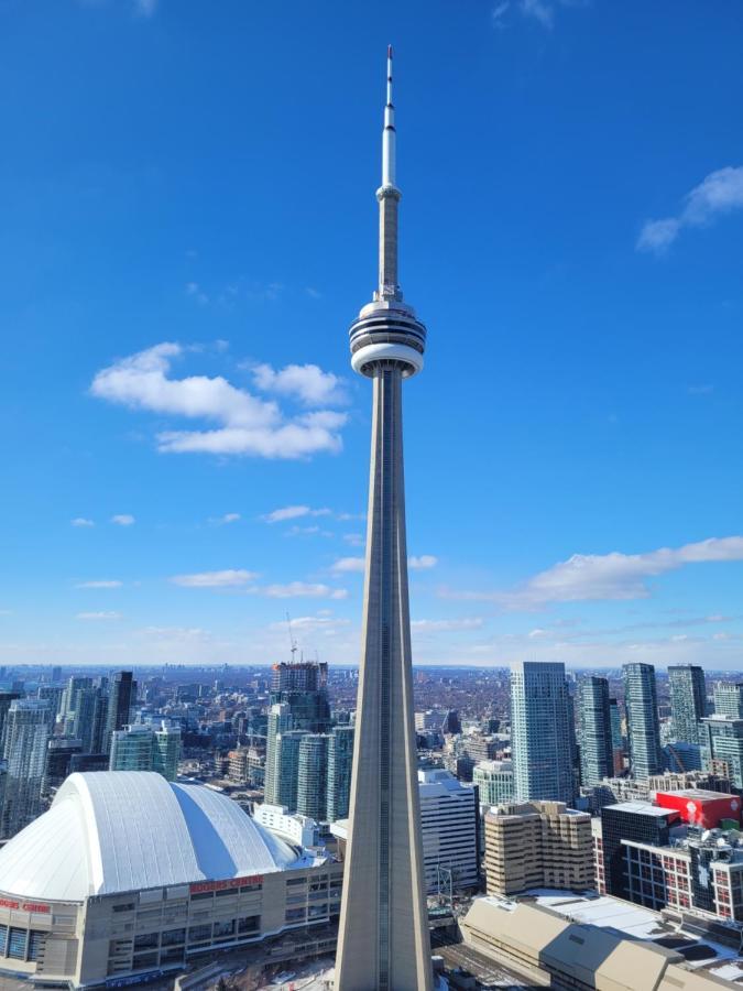 Two Bd Cn Tower And Lake Ontario View Toronto Exterior photo